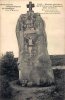 Le menhir de Saint-Uzec : photographie vers 1910