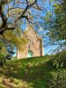 La chapelle de Saint-Uzec et son calvaire, vus depuis l'ancien chemin (...)